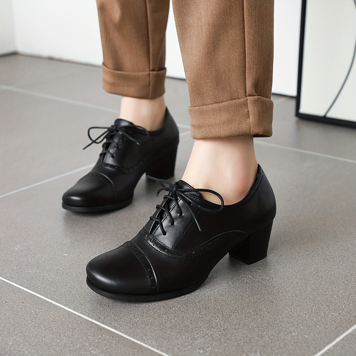 🔥Mega Sale - Buy Now & Save 50% OFF🔥Women's round-toe lace-up mid-heel leather shoes