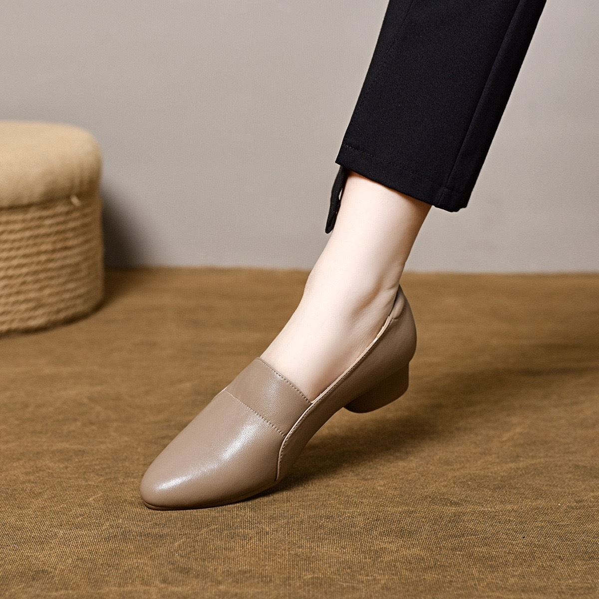 ⏰Last Day! 50% OFF 🔥Women's fashionable and soft slip-on leather shoes