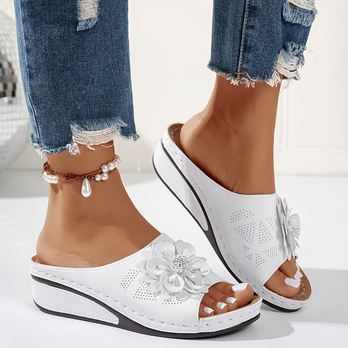 🔥Mega Sale - Buy Now & Save 50% OFF🔥Women's Summer New Mid-Heel Sandals - Floral Embellishes