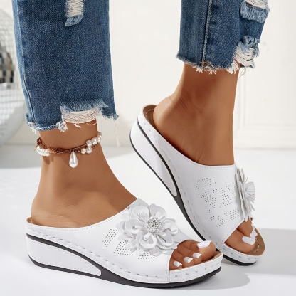 🔥Mega Sale - Buy Now & Save 50% OFF🔥Women's Summer New Mid-Heel Sandals - Floral Embellishes