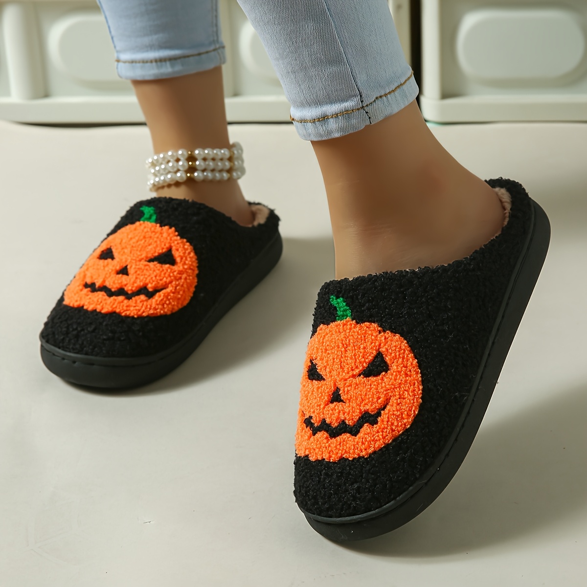 🔥Mega Sale - Buy Now & Save 50% OFF🔥Soft and comfortable slip-on slippers with pumpkin-face print and non-slip soles.