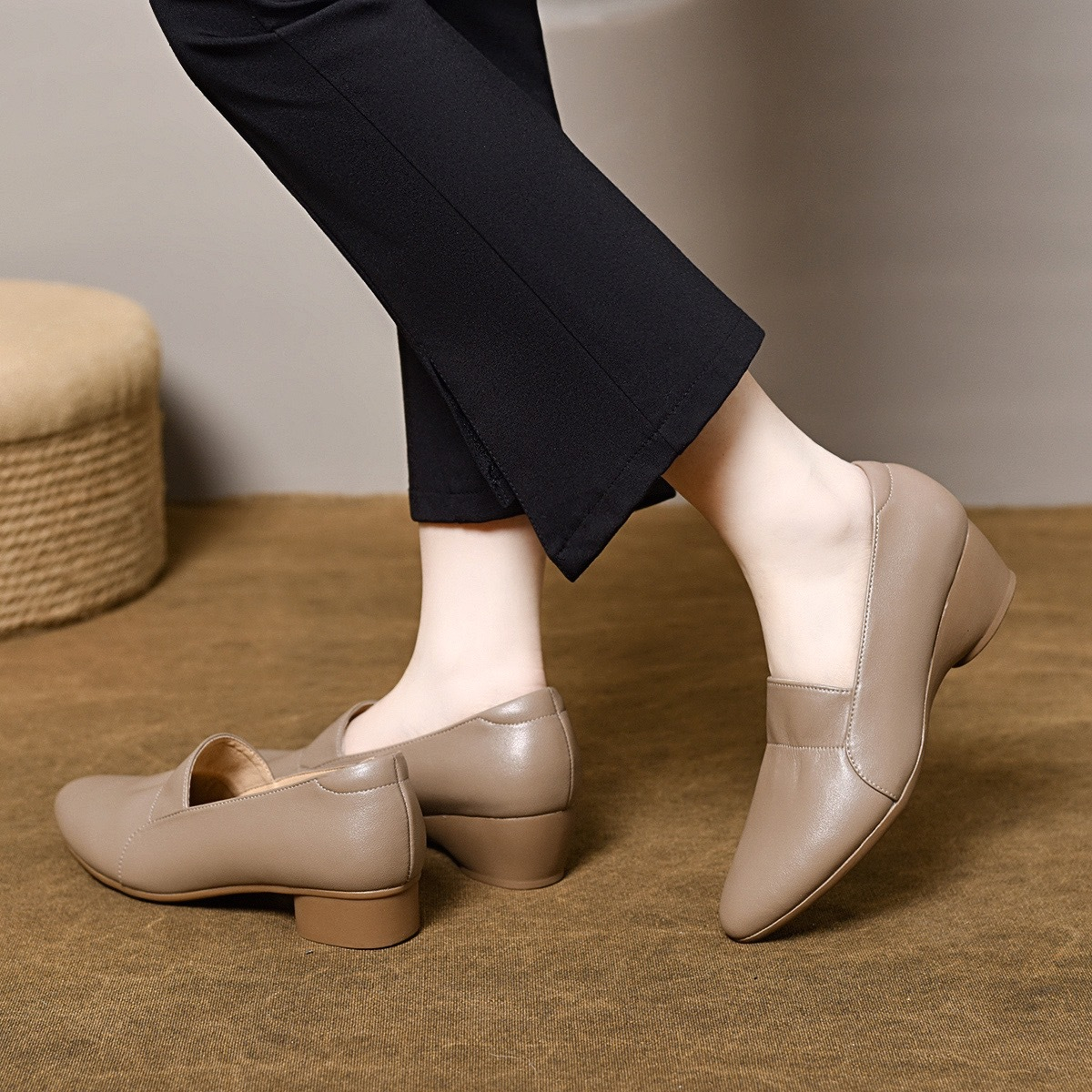 ⏰Last Day! 50% OFF 🔥Women's fashionable and soft slip-on leather shoes
