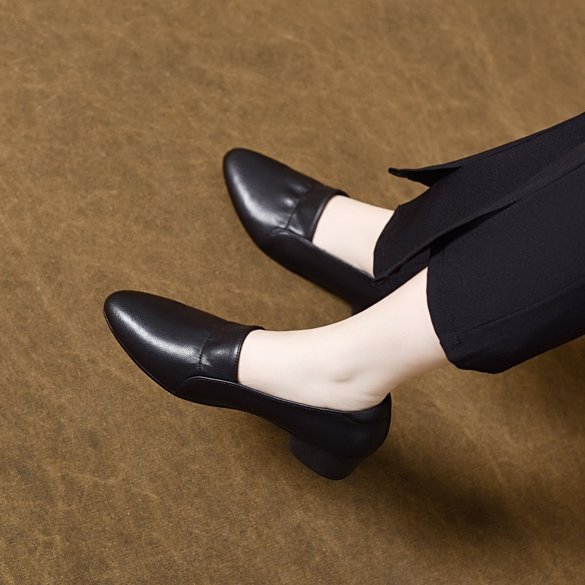 ⏰Last Day! 50% OFF 🔥Women's fashionable and soft slip-on leather shoes