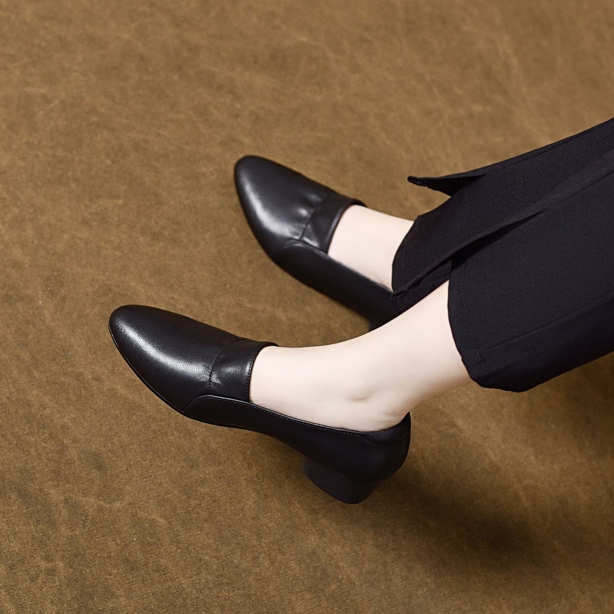 ⏰Last Day! 50% OFF 🔥Women's fashionable and soft slip-on leather shoes