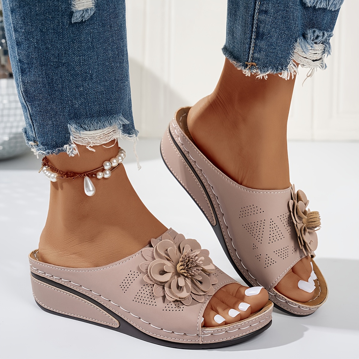 🔥Mega Sale - Buy Now & Save 50% OFF🔥Women's Summer New Mid-Heel Sandals - Floral Embellishes
