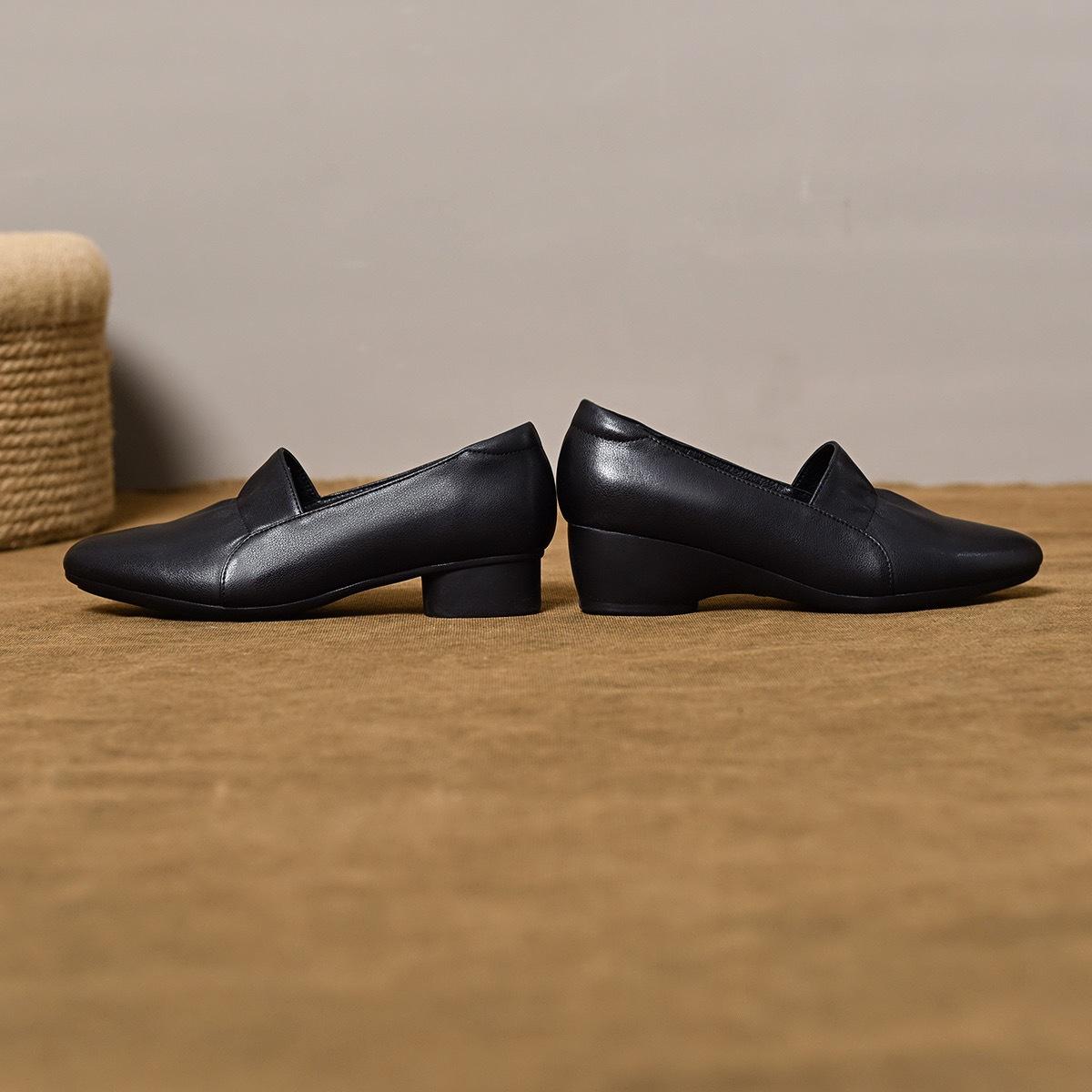 ⏰Last Day! 50% OFF 🔥Women's fashionable and soft slip-on leather shoes