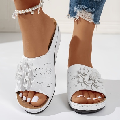 🔥Mega Sale - Buy Now & Save 50% OFF🔥Women's Summer New Mid-Heel Sandals - Floral Embellishes