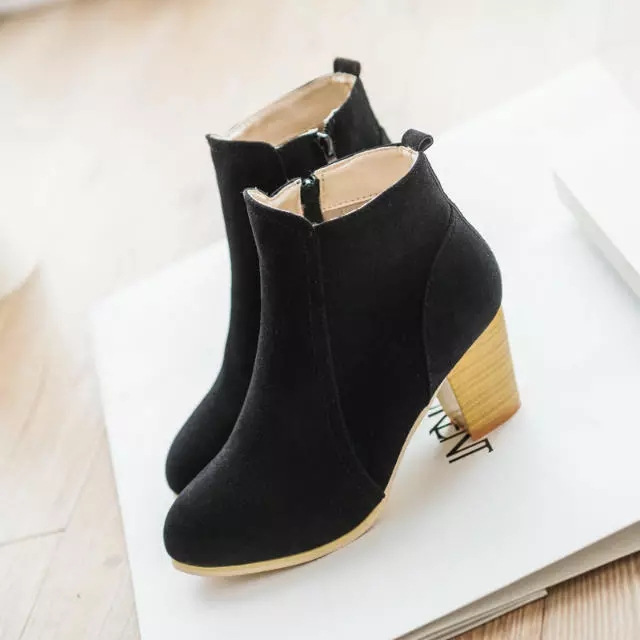 ⏰Last Day! 50% OFF 🔥Women's round-toe side-zip low-heeled ankle boots, stylish chunky heel boots