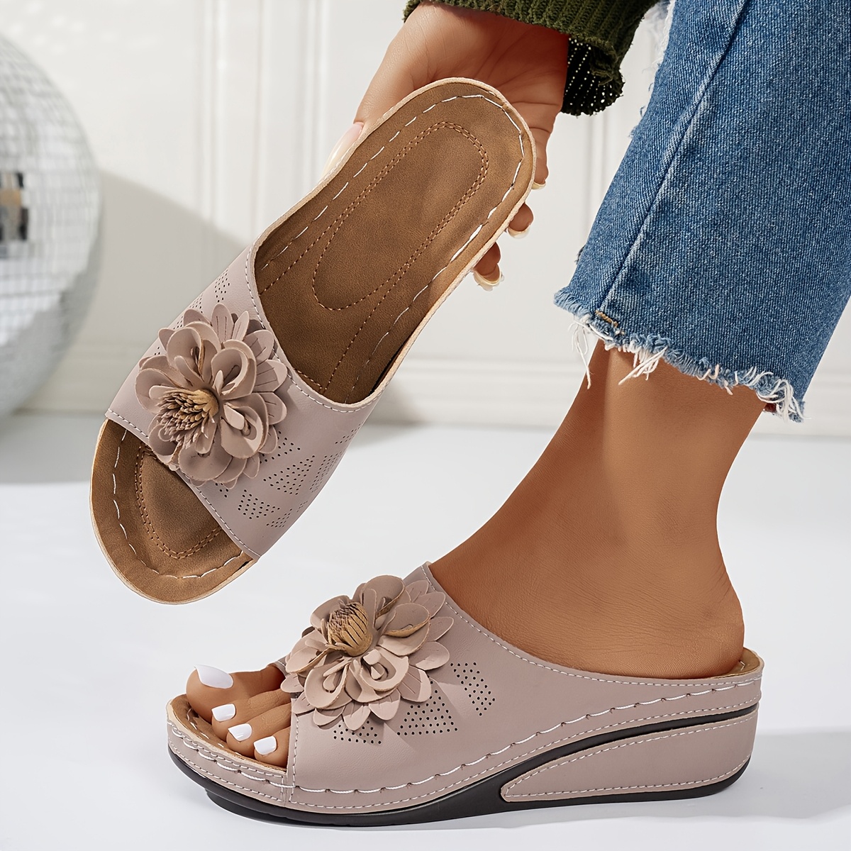 🔥Mega Sale - Buy Now & Save 50% OFF🔥Women's Summer New Mid-Heel Sandals - Floral Embellishes