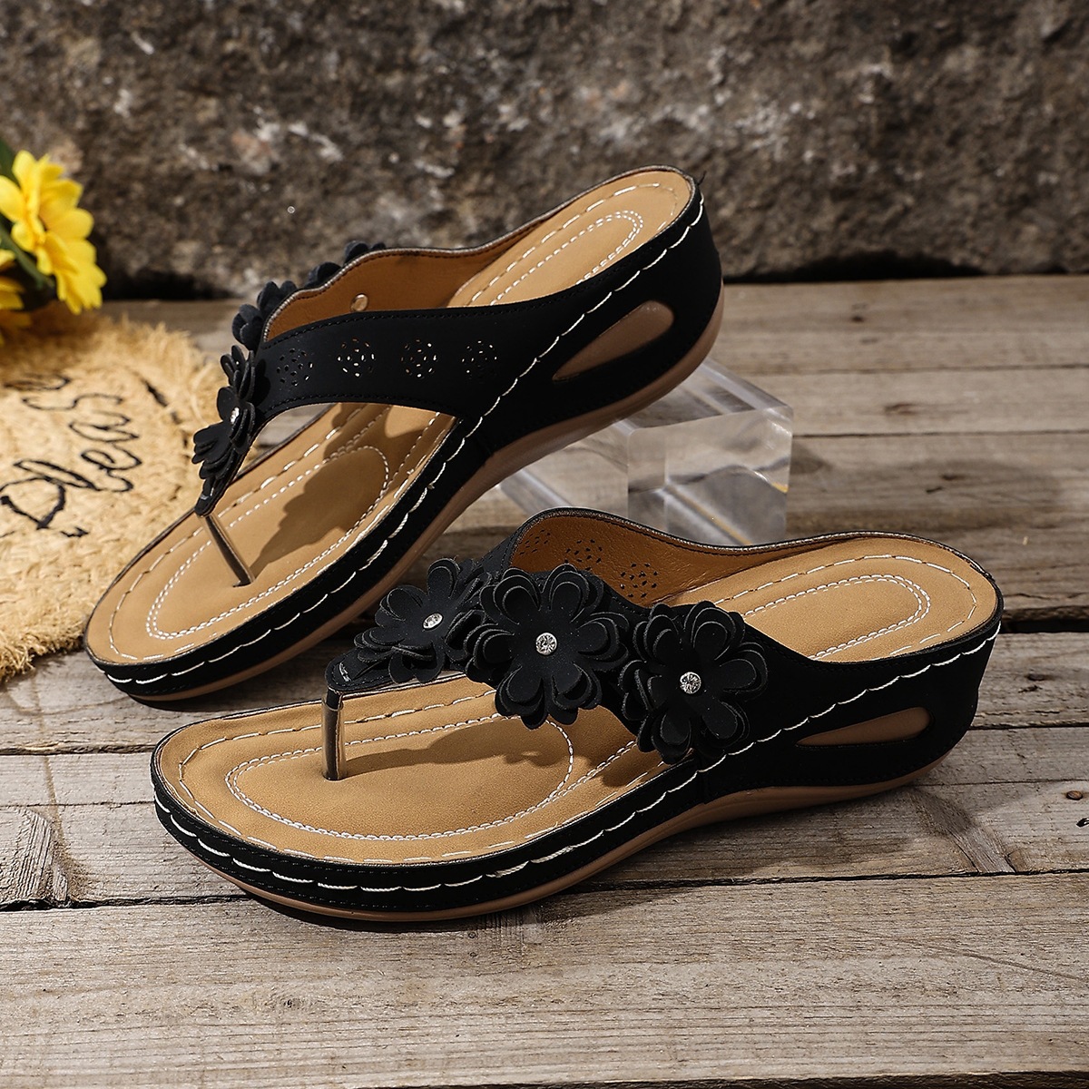🔥Mega Sale - Buy Now & Save 50% OFF🔥Women's orthopedic flip-flops, suitable for all seasons, comfortable and breathable.