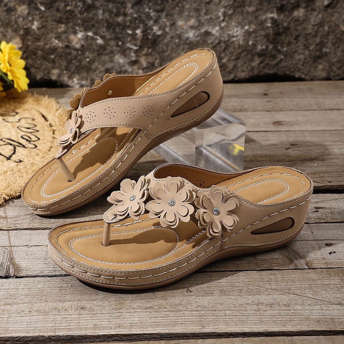 🔥Mega Sale - Buy Now & Save 50% OFF🔥Women's orthopedic flip-flops, suitable for all seasons, comfortable and breathable.