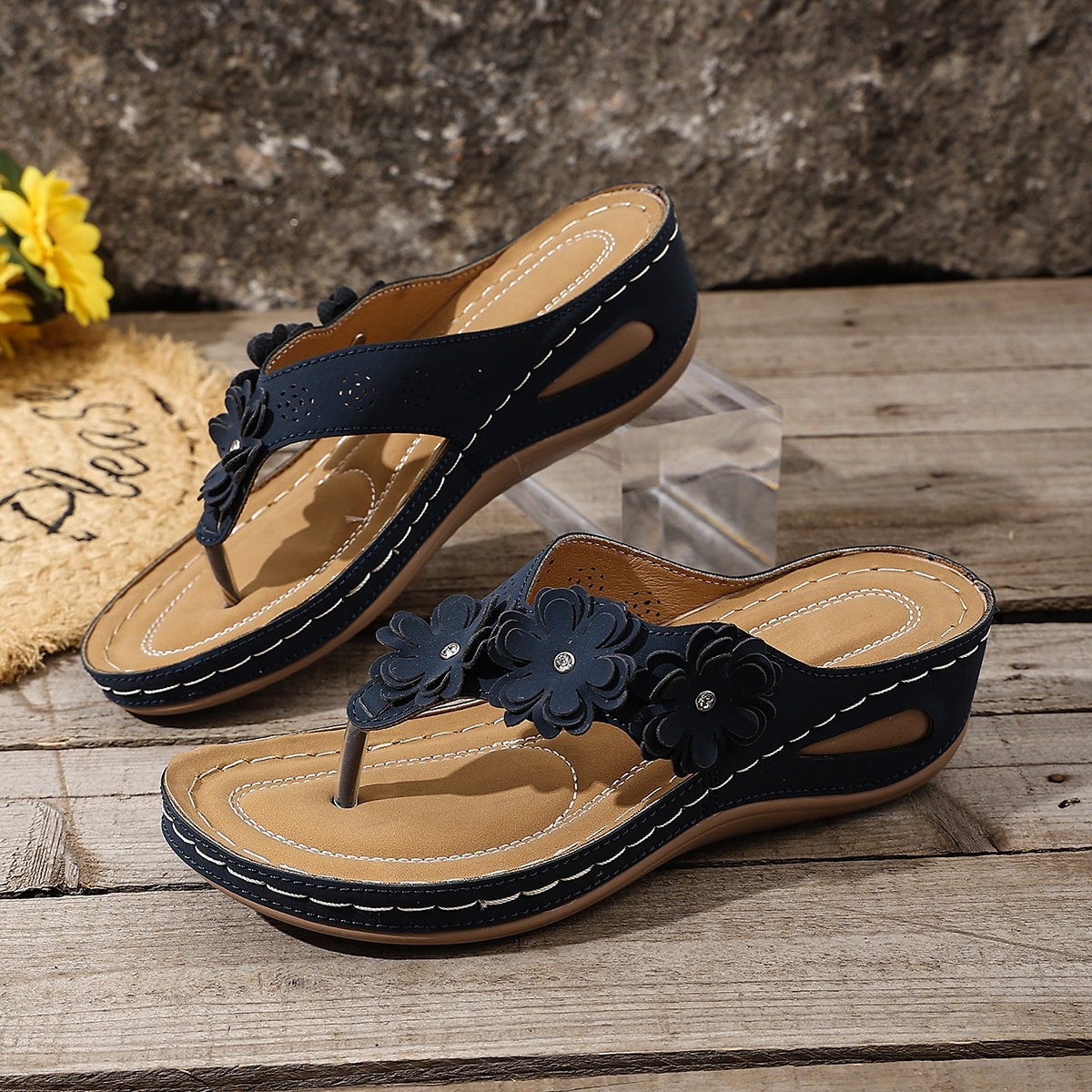 🔥Mega Sale - Buy Now & Save 50% OFF🔥Women's orthopedic flip-flops, suitable for all seasons, comfortable and breathable.