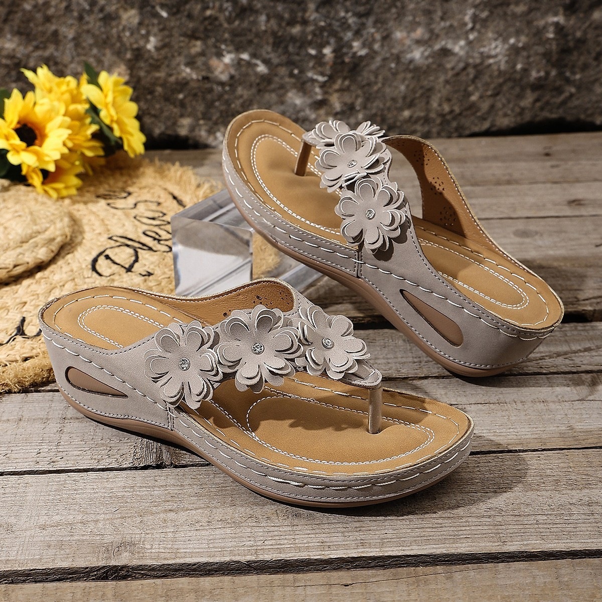 🔥Mega Sale - Buy Now & Save 50% OFF🔥Women's orthopedic flip-flops, suitable for all seasons, comfortable and breathable.