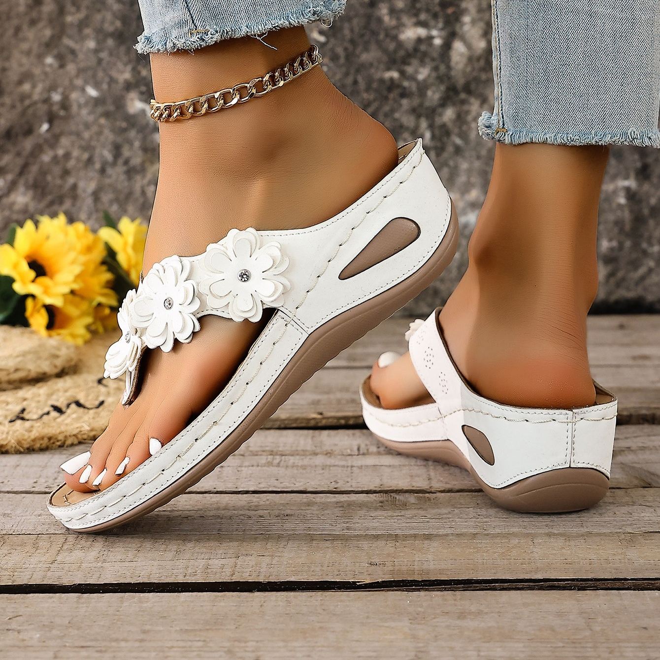 🔥Mega Sale - Buy Now & Save 50% OFF🔥Women's orthopedic flip-flops, suitable for all seasons, comfortable and breathable.