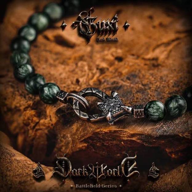 Men's Green Serpentine Bracelet with Feather Pattern, Stone Bead Accessory for Resilience and Power