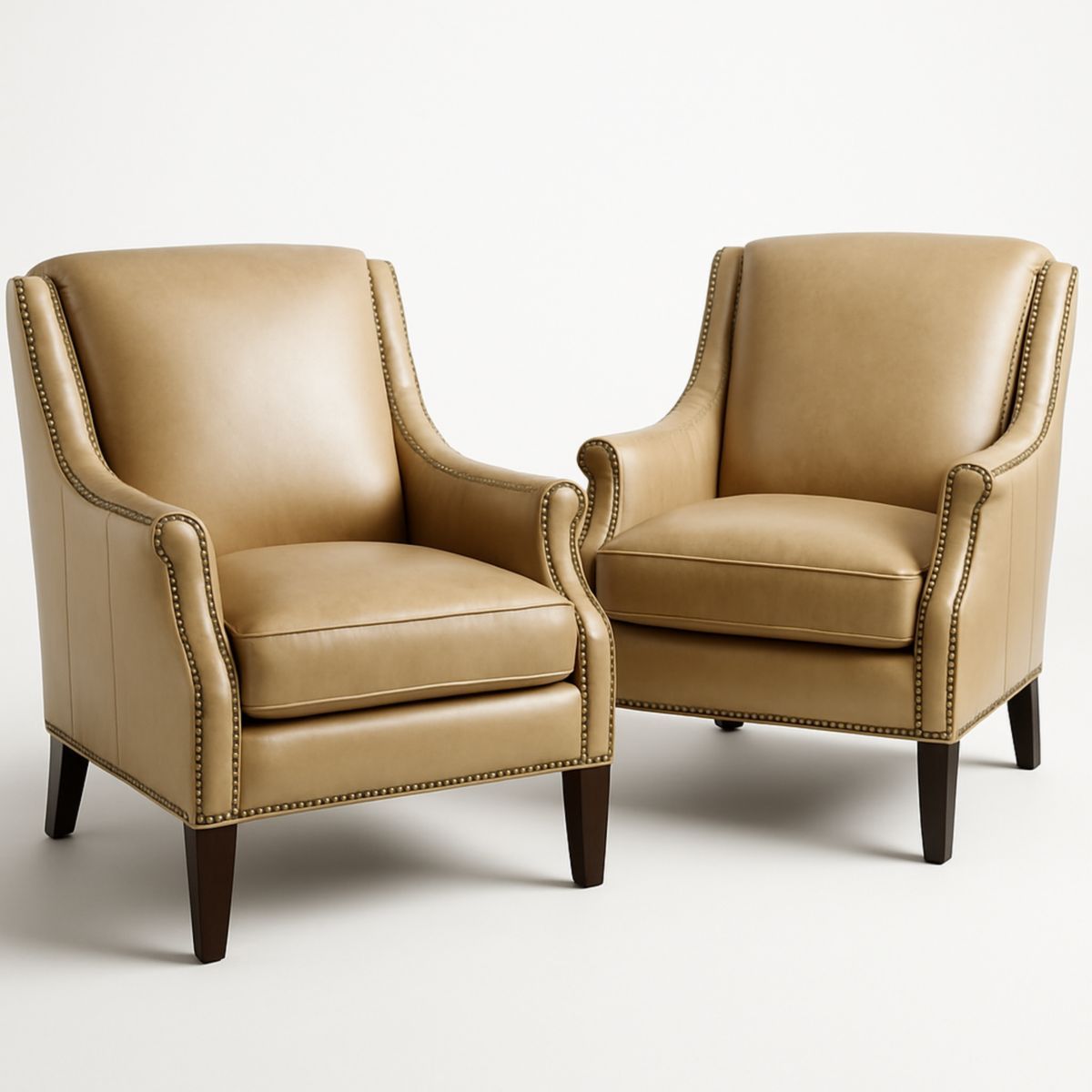 Paire de fauteuils en cuir synthétique beige avec piétement en bois massif-Pureverdeaura