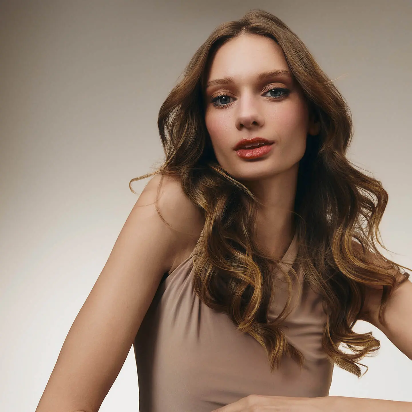 Bio Ionic Long Barrel Curling Iron with Moisture Heat Technology & NanoIonic MX Versatile Curling Wand - Multiple Barrel Sizes for Tight, Classic, Loose & Soft Curls