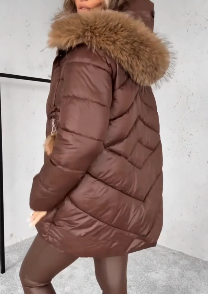 Diamond-patterned down jacket with a plush collar and fitted waist.