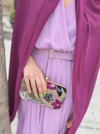 Lilac V-neck pleated dress