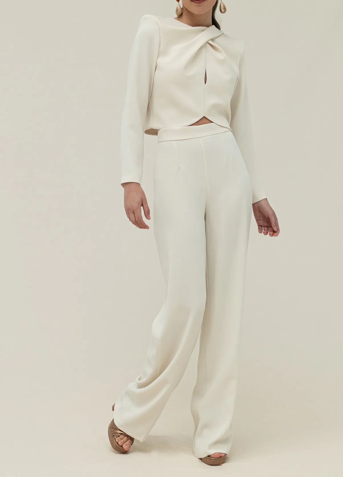 Traje crepé totalmente forrado