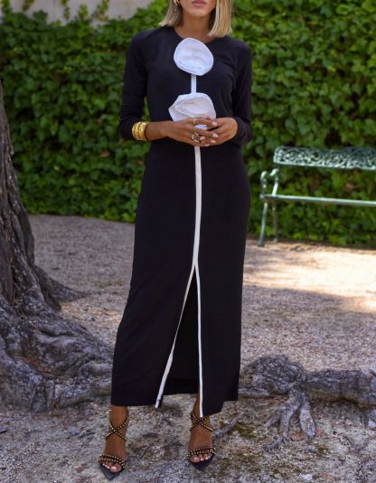 Lady Golondrina black dress