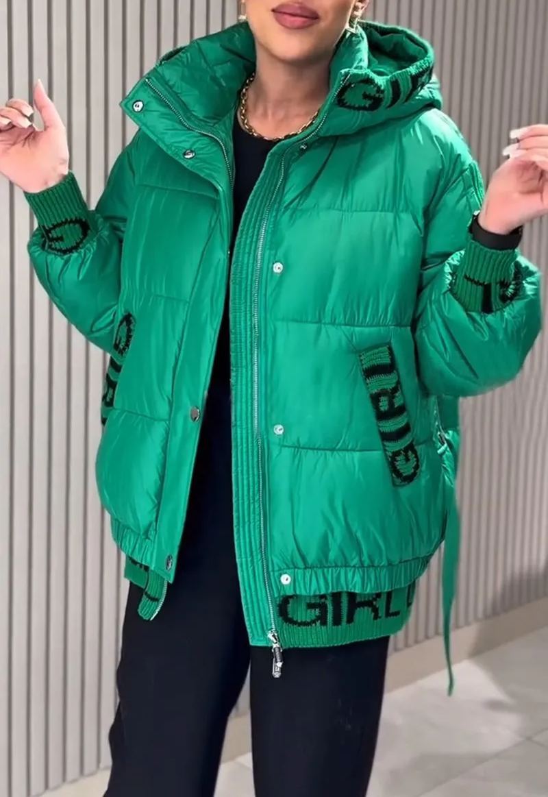 Chaqueta corta de algodón con parches de malla y alfabeto