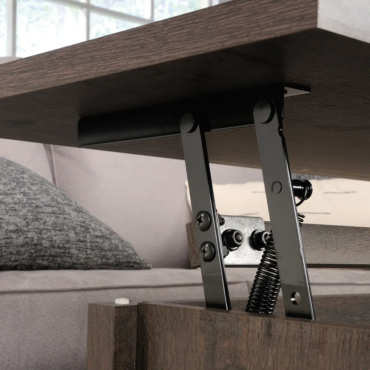 Table basse relevable McCaslin en bois