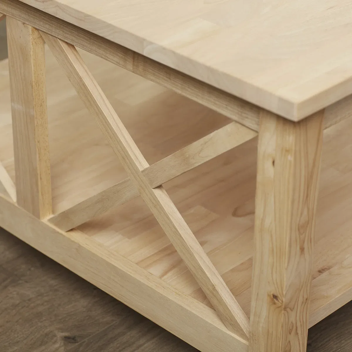 Table basse Rossitano – Bois massif au design artisanal et naturel