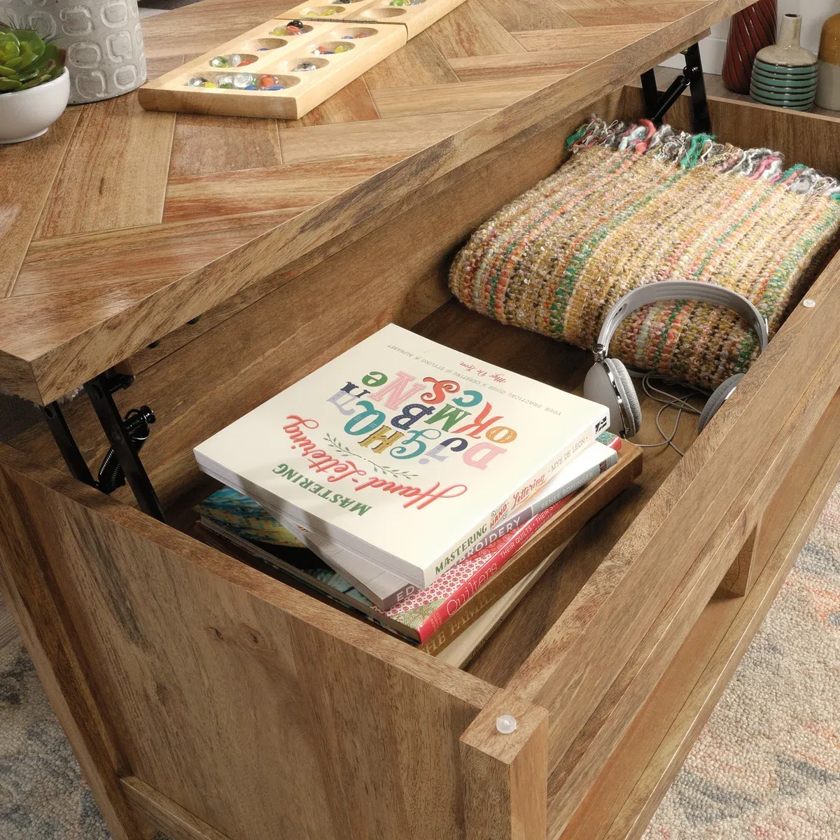 Table basse relevable McCaslin en bois