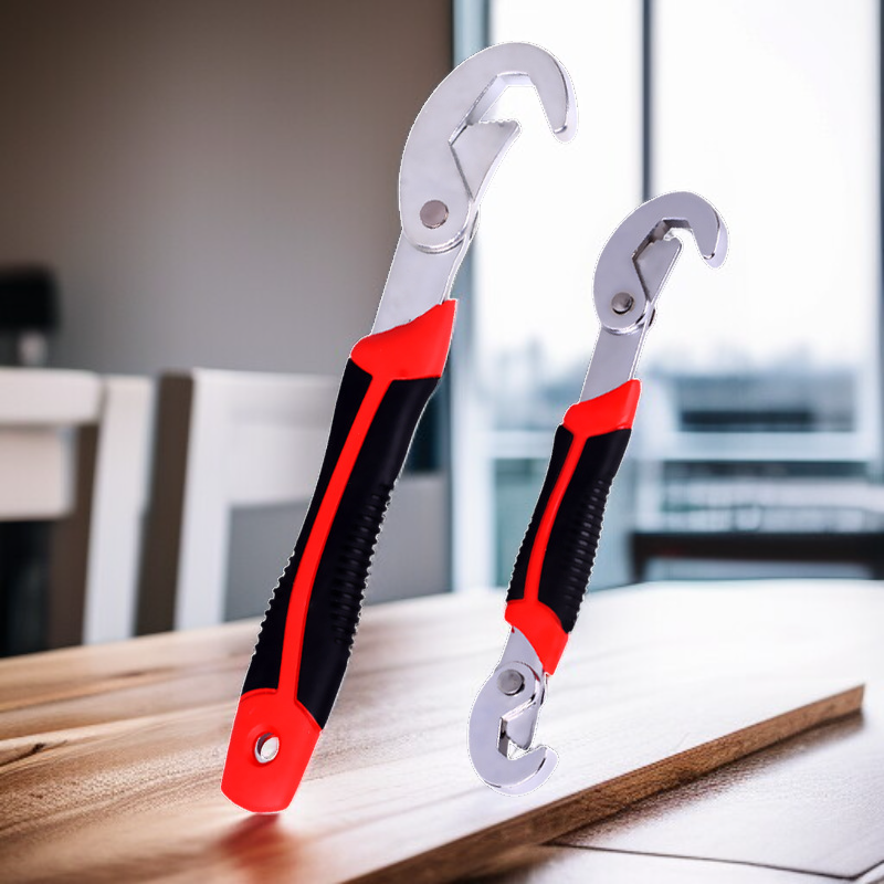 Multifunctional quick-adjustable pipe wrench