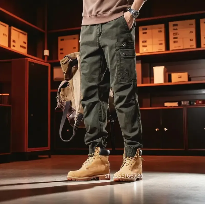 Taschenlampe mit Solar- und Handkurbelantrieb