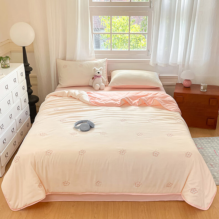 Bestickte Sommerdecke aus gewaschener Baumwolle