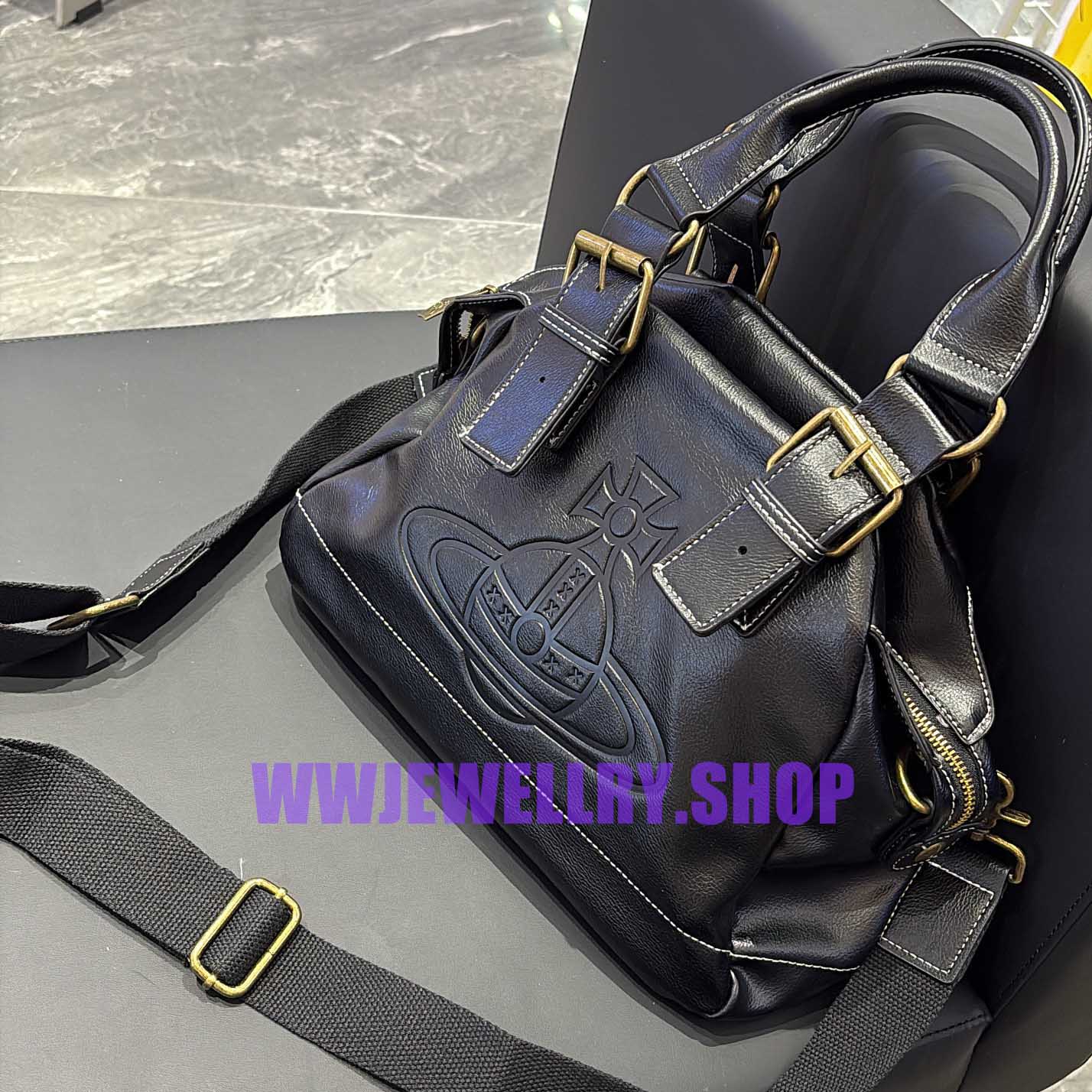 Medium Leather Messenger Bag