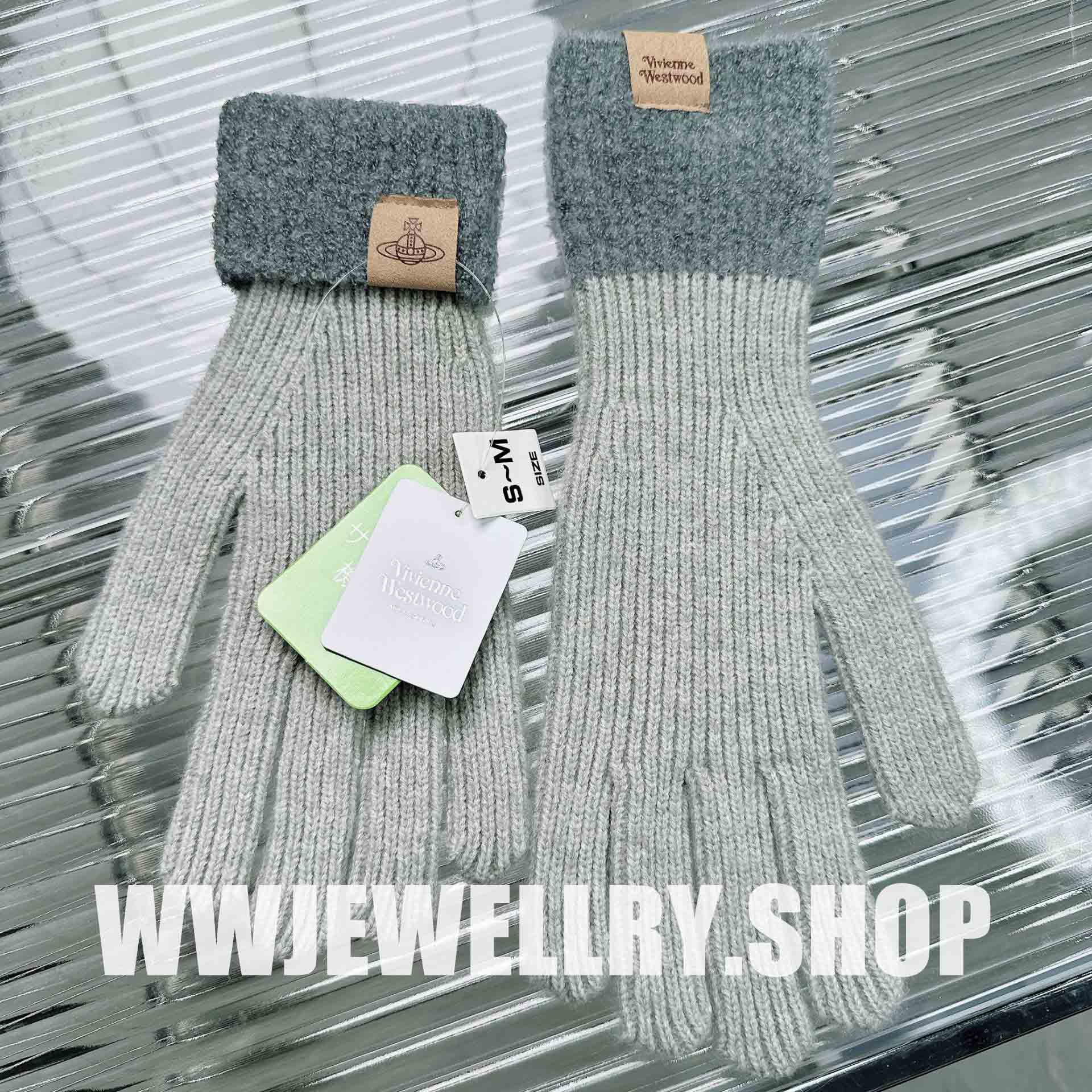 4 Colors Patchwork Gloves