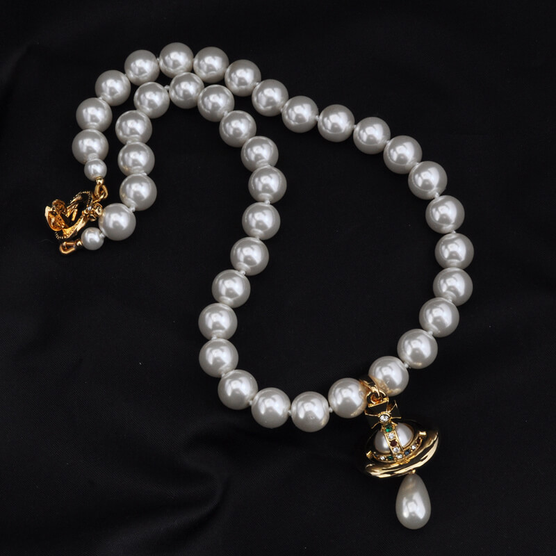 One layer three-dimensional Saturn pearl necklace