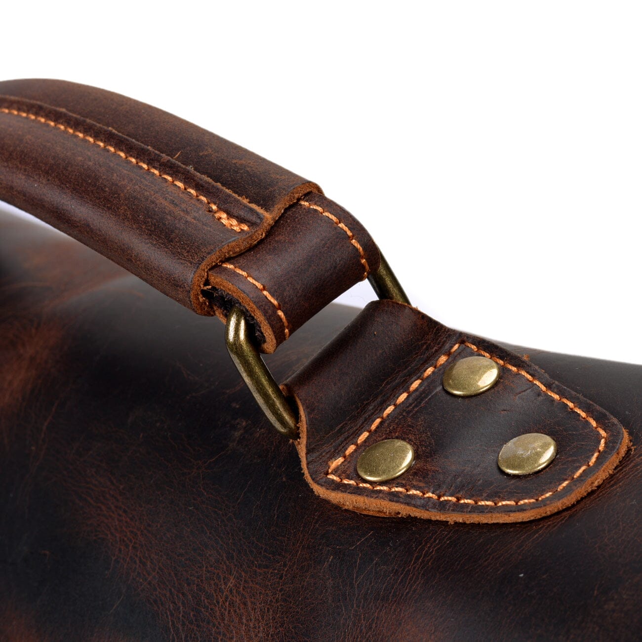 leather flap with rivets reinforced leather handle of the messenger bag from eiken. tulsa model