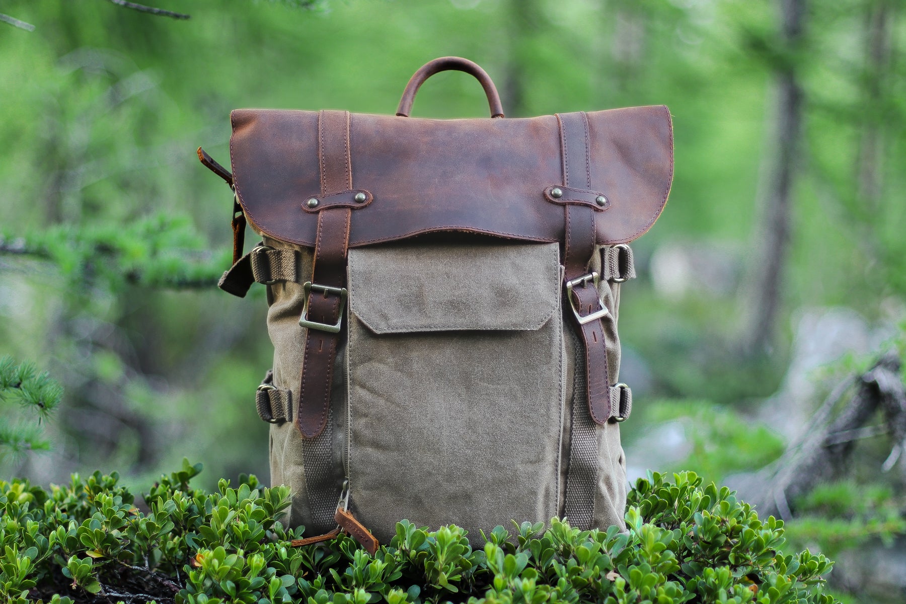 small leather camera bag with air mesh padding and carry case to store dslr lens. lens cap or a gopro camera
