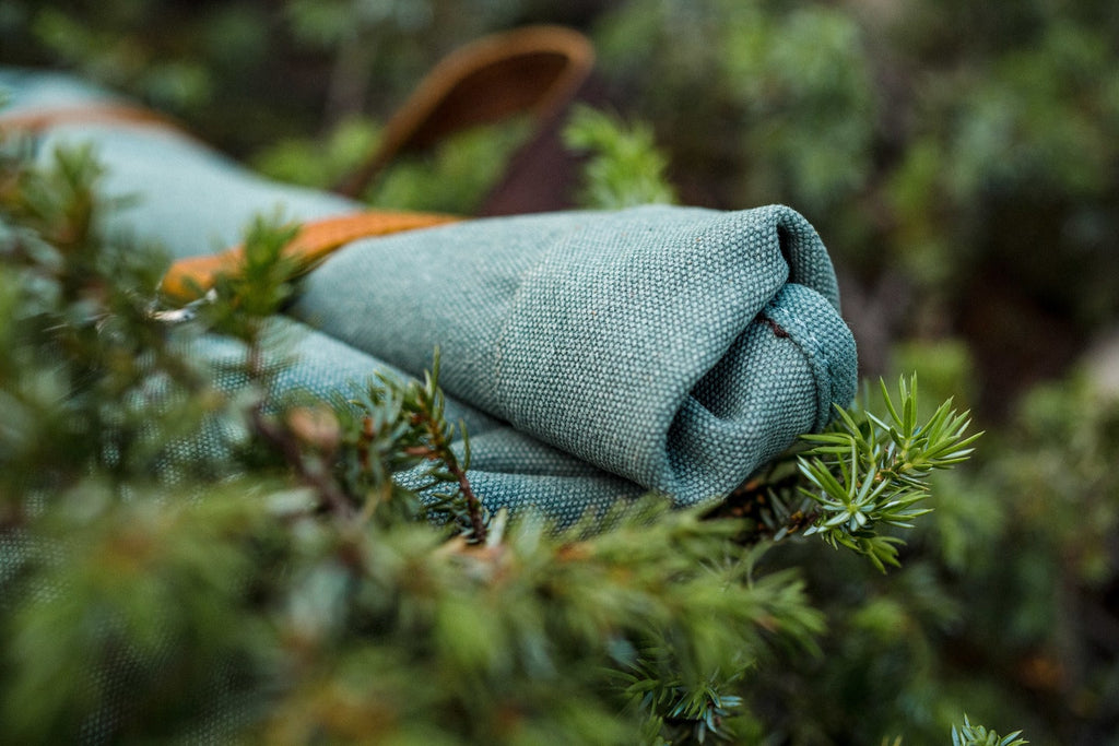 mens travel canvas rucksack with adjustable shoulder straps and leather belts