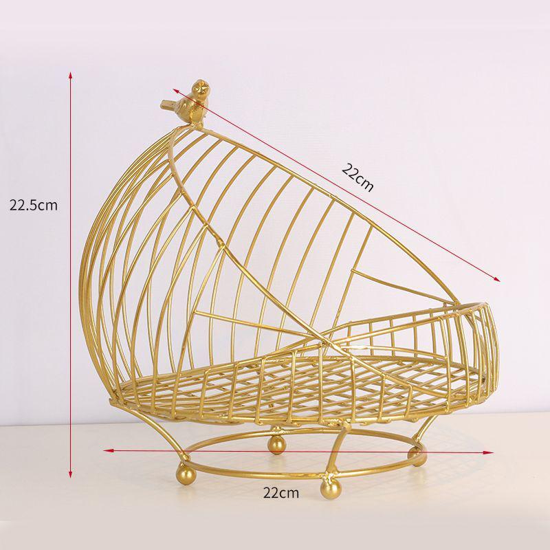 Luxus gyümölcskosár a nappali dohányzóasztalán
