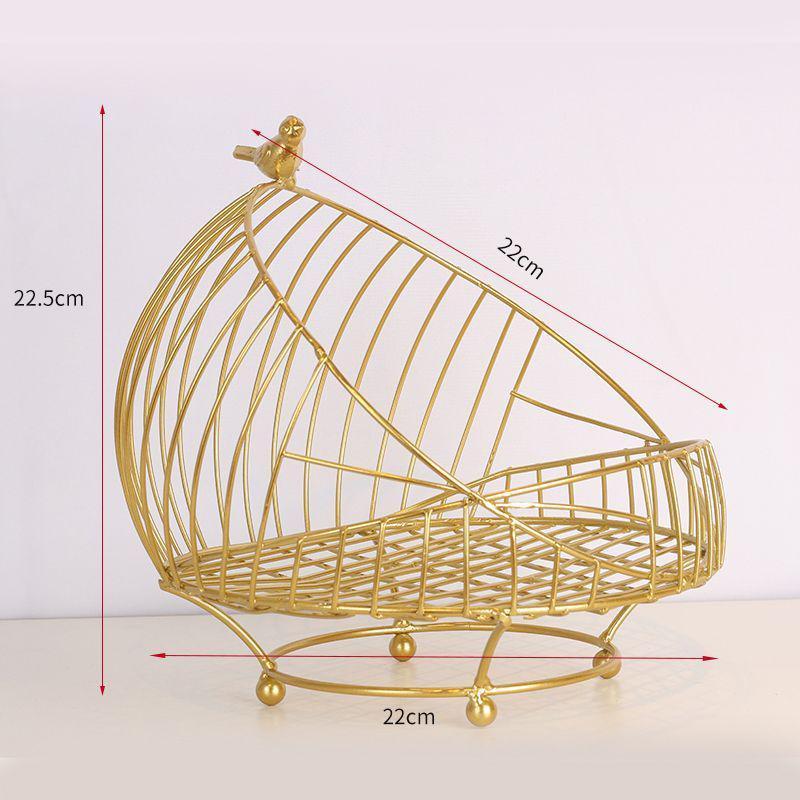 Luxus gyümölcskosár a nappali dohányzóasztalán