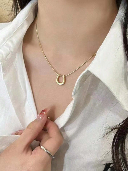 Stainless Steel Water-Resistant Gold-Tone Fashionable Simple Horse Hoof & Snake Chain Necklace, Perfect For Daily Wear By Women