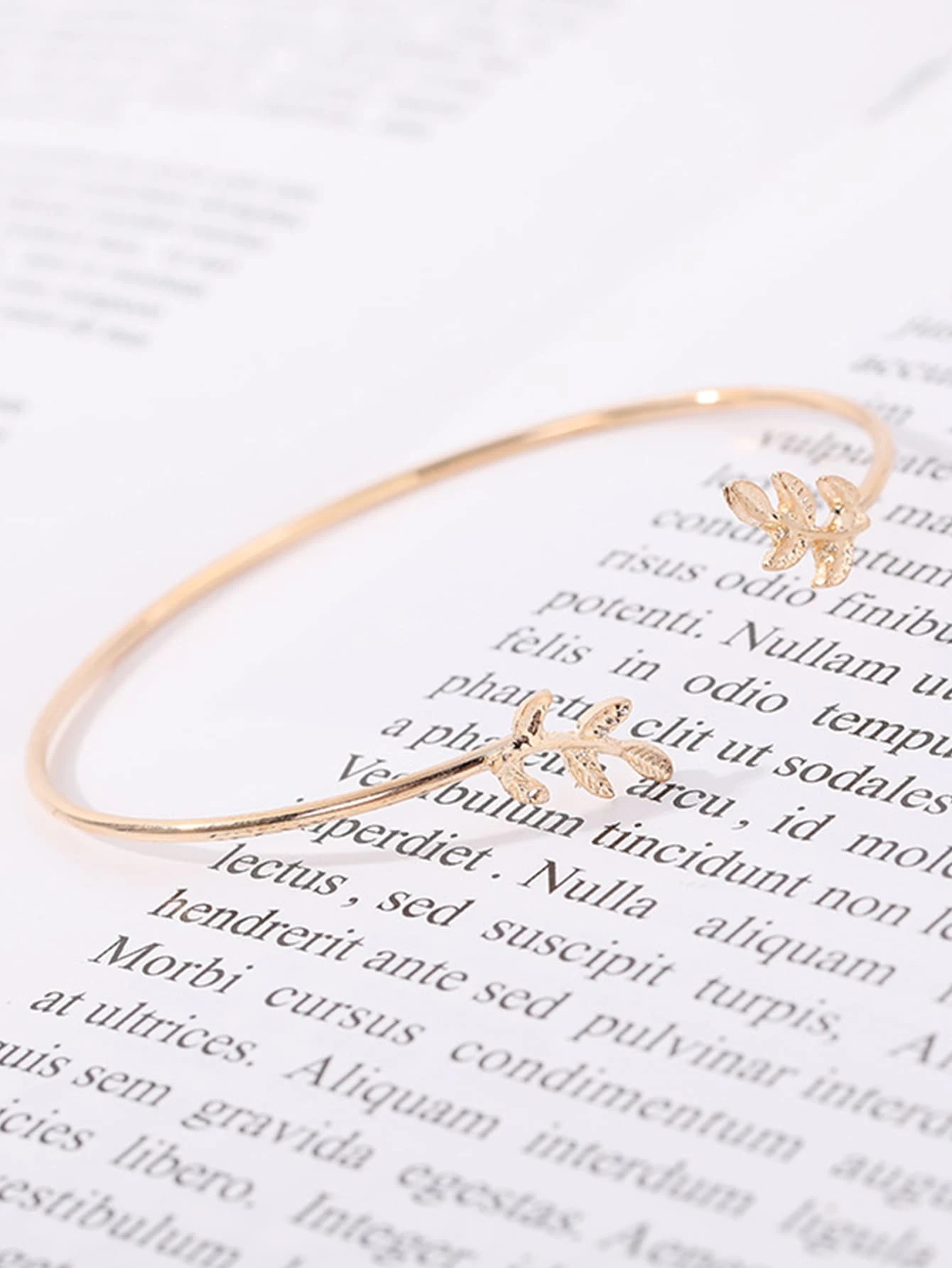 Leaf Decor Cuff Bangle