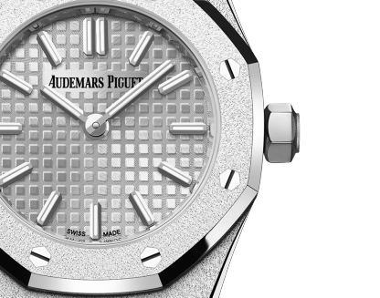 Royal Oak Mini Frosted Gold Quartz Ref. 67630BC.GG.1312BC.01-C