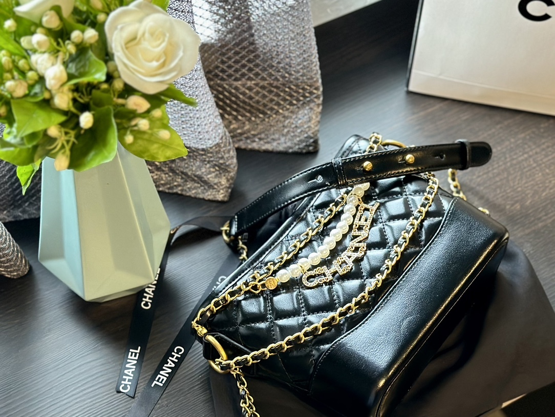 Aged Calfskin Quilted Small Gabrielle Hobo Black