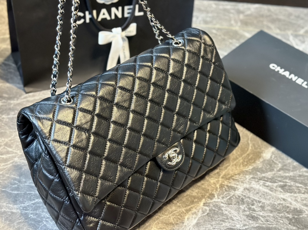 Lambskin Classic Maxi Jumbo Flap Bag