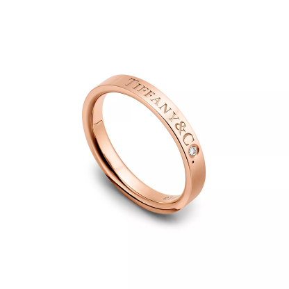 & Co.庐 Band Ring in Rose Gold with a Diamond