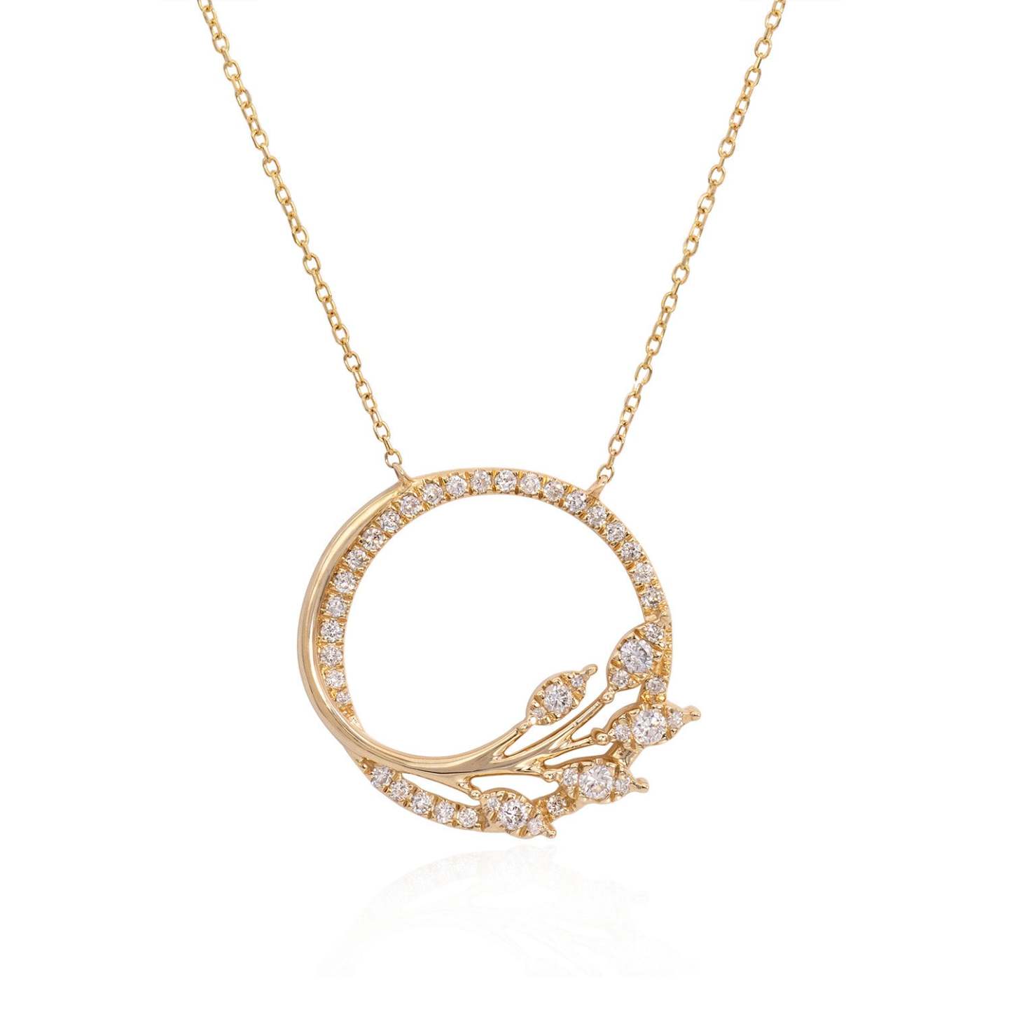 Victoria庐 Diamond Vine Circle Pendant in 18k Yellow Gold