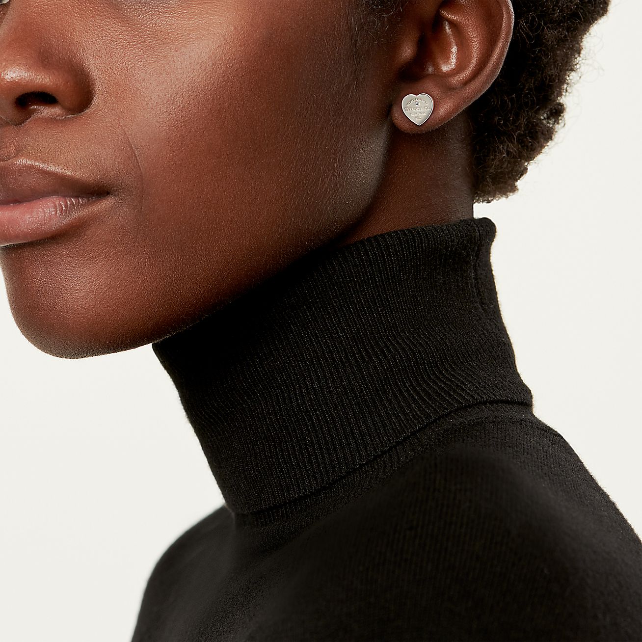 Return to 庐 Heart Tag Earrings in Sterling Silver with a Diamond, Mini