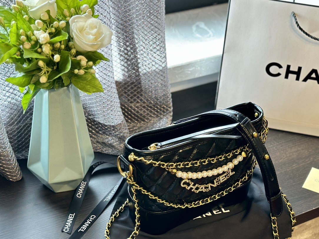 Aged Calfskin Quilted Small Gabrielle Hobo Black