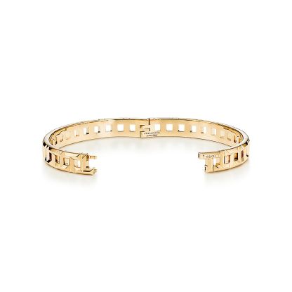 T True Narrow Hinged Bangle in 18k Gold